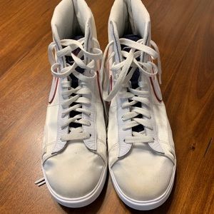 Hi-top satin Nike’s